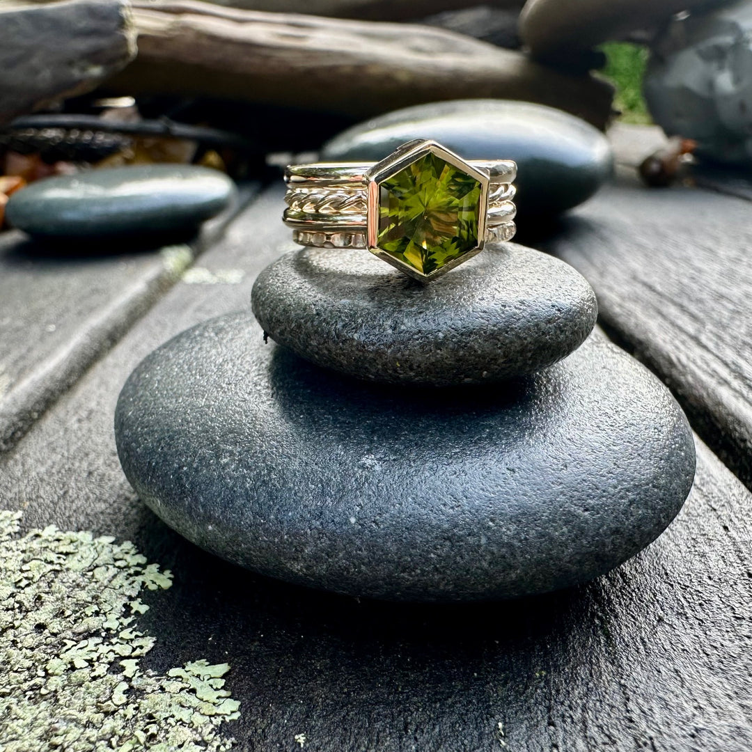 Peridot hexagonal fine unity ring