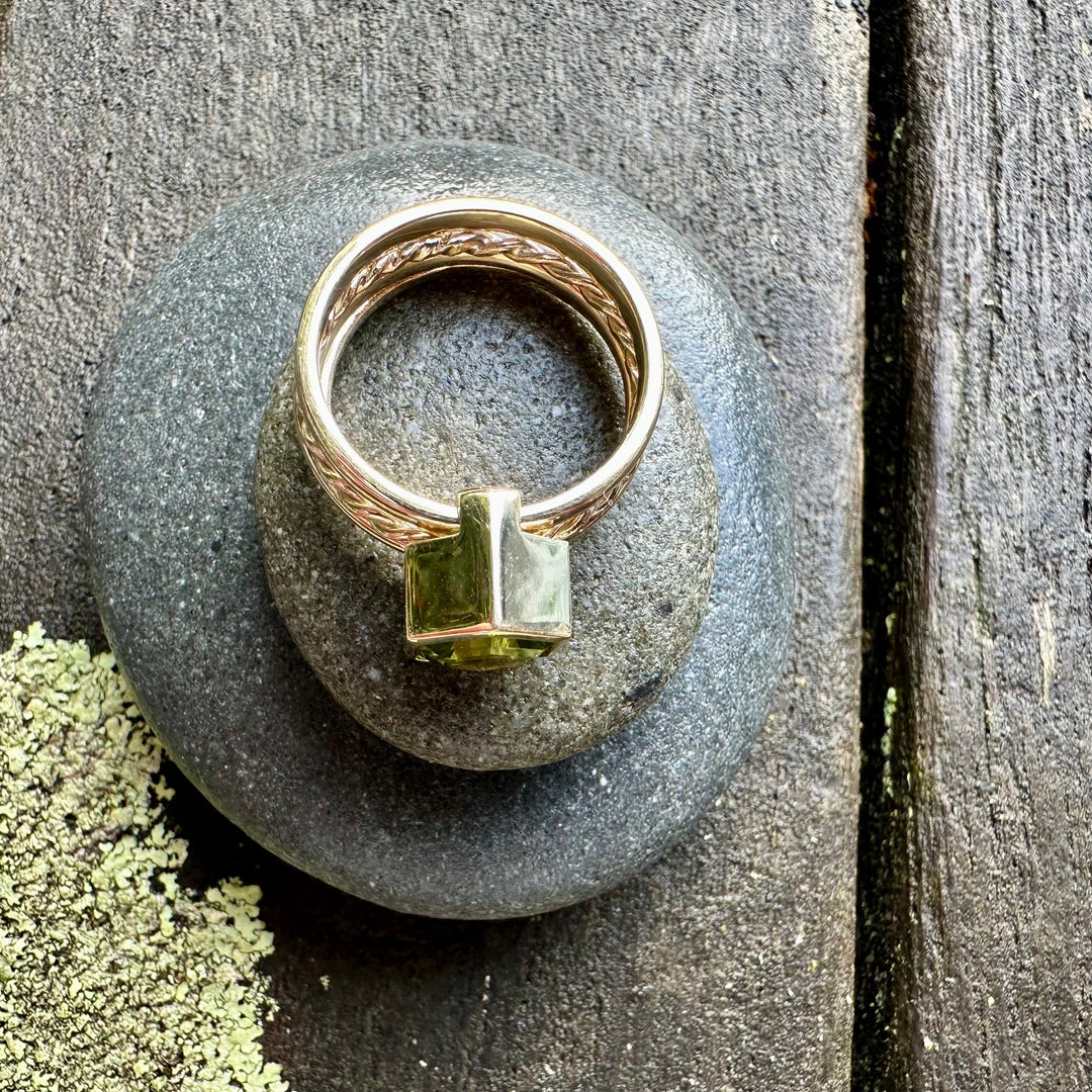Peridot hexagonal fine unity ring