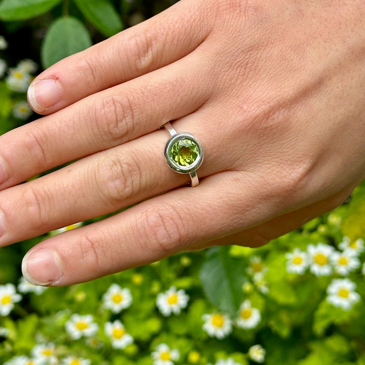 Peridot & sterling silver ring