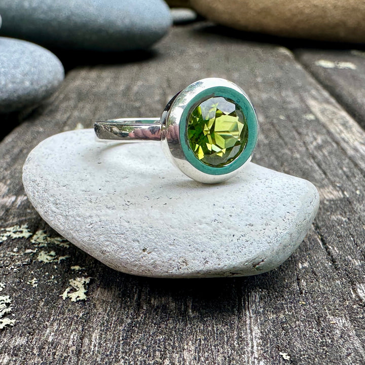 Peridot & sterling silver ring