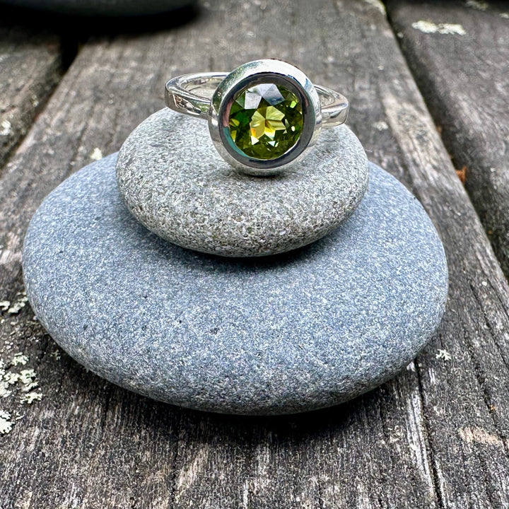 Peridot & sterling silver ring