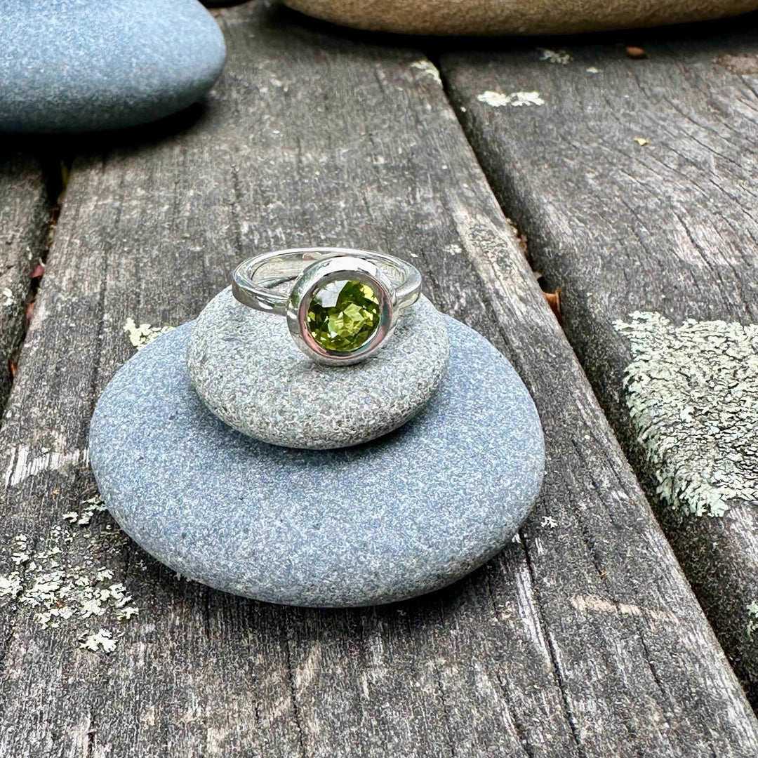 Peridot & sterling silver ring