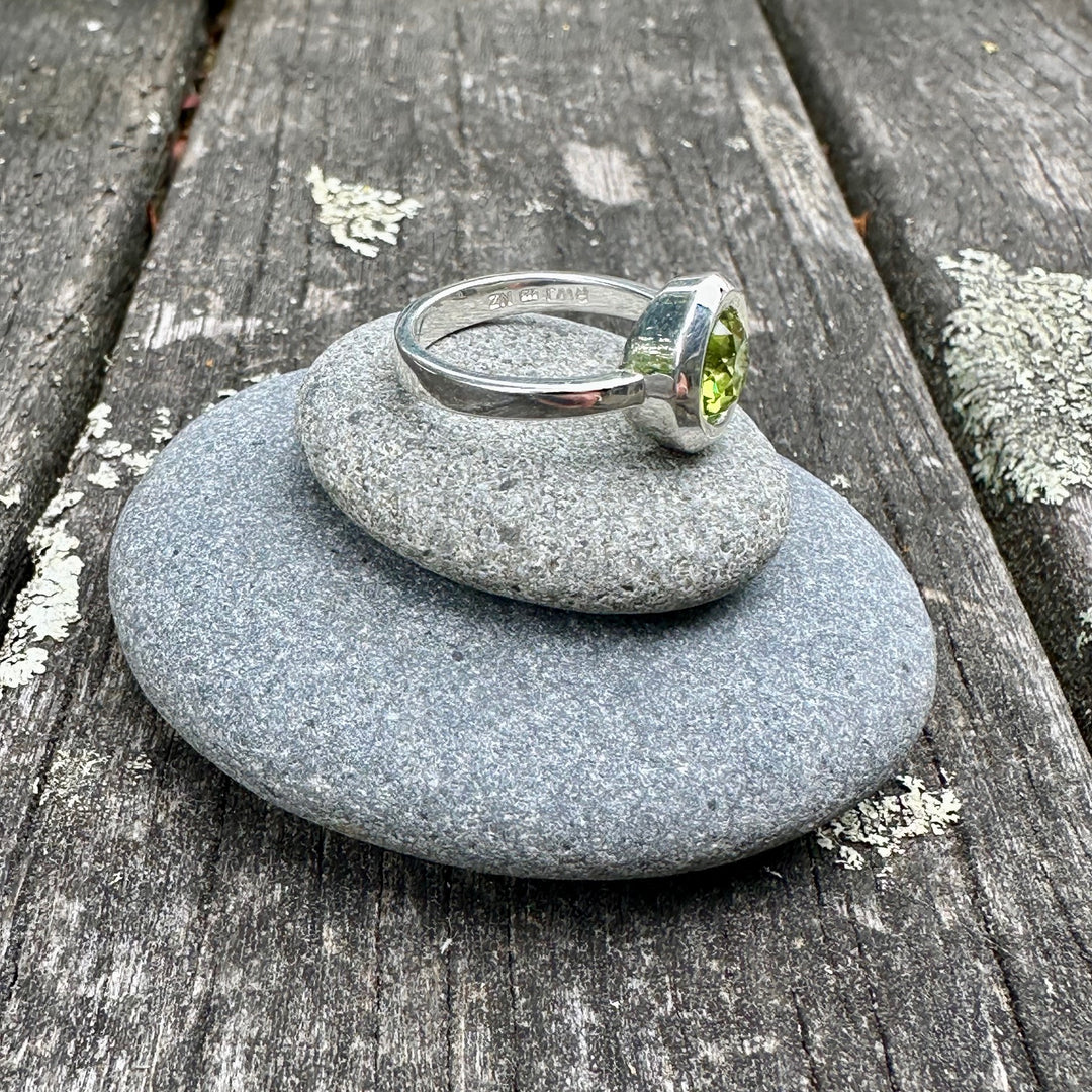 Peridot & sterling silver ring