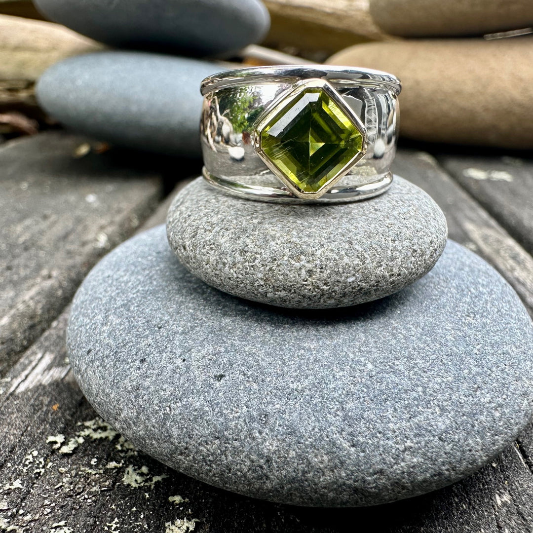 Peridot Bella ring