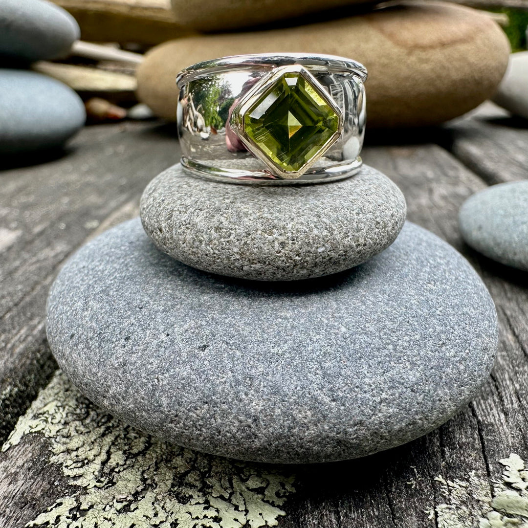 Peridot Bella ring