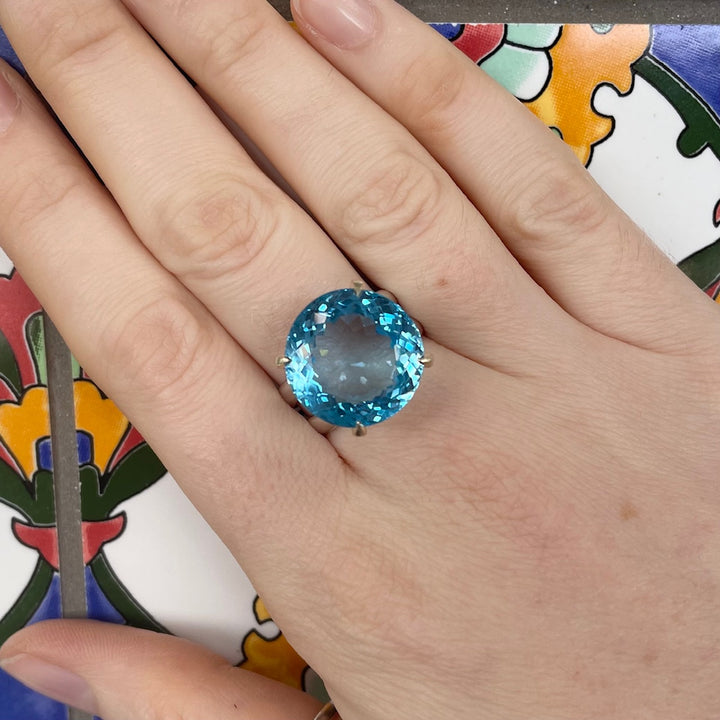 22.85 ct Swiss blue topaz ring