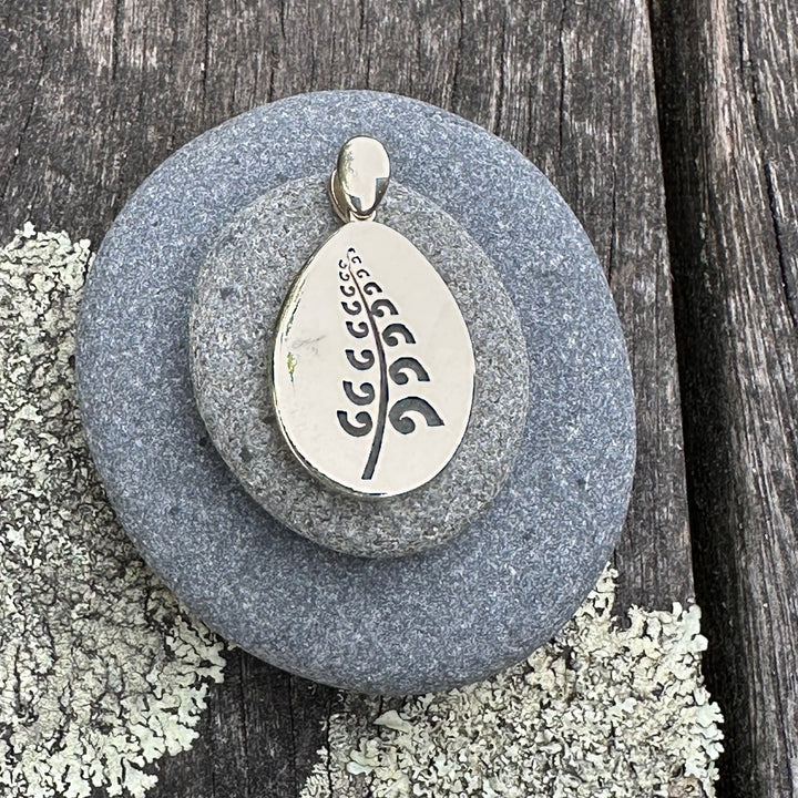 9ct gold & Pounamu drop pendant