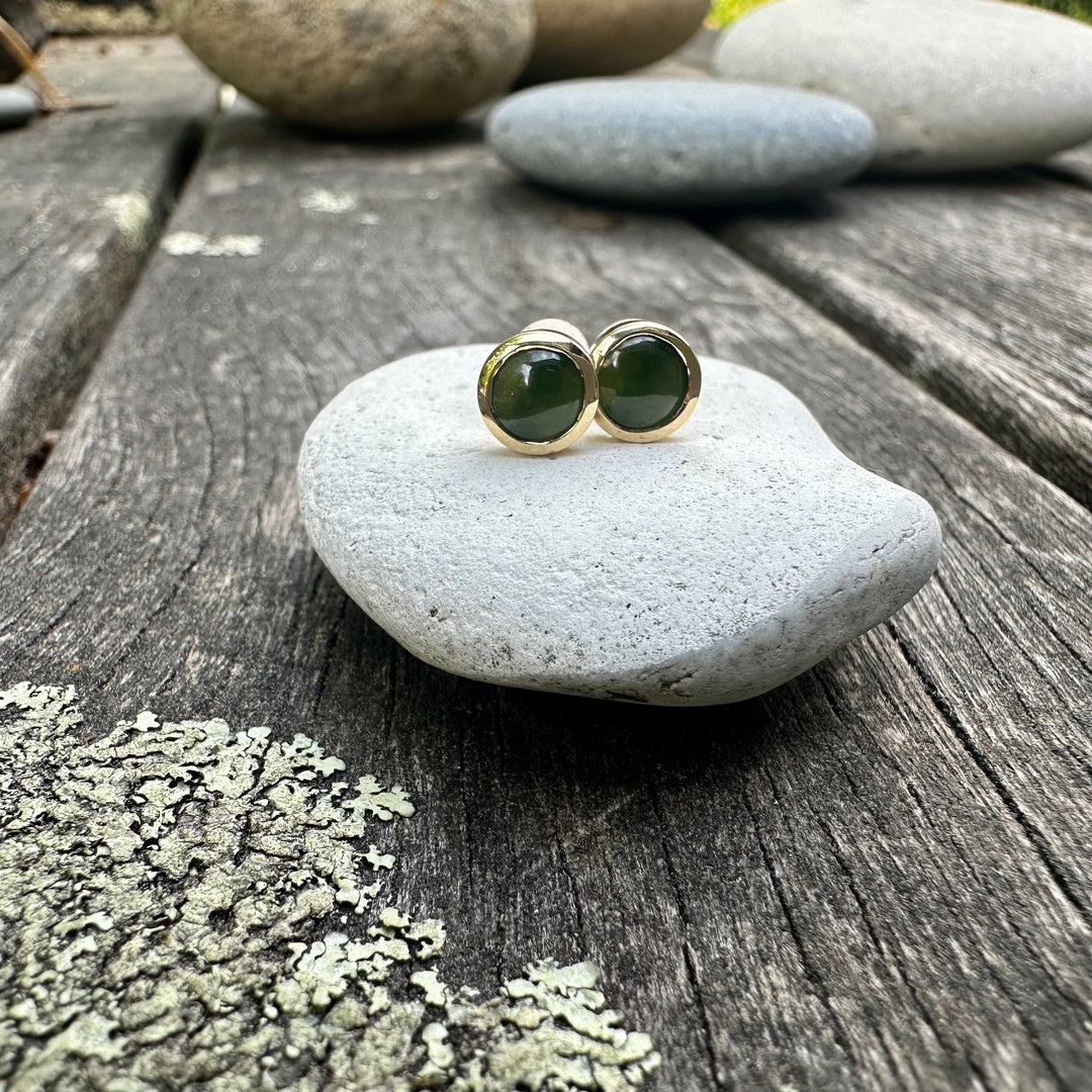 9 ct gold 5mm greenstone studs
