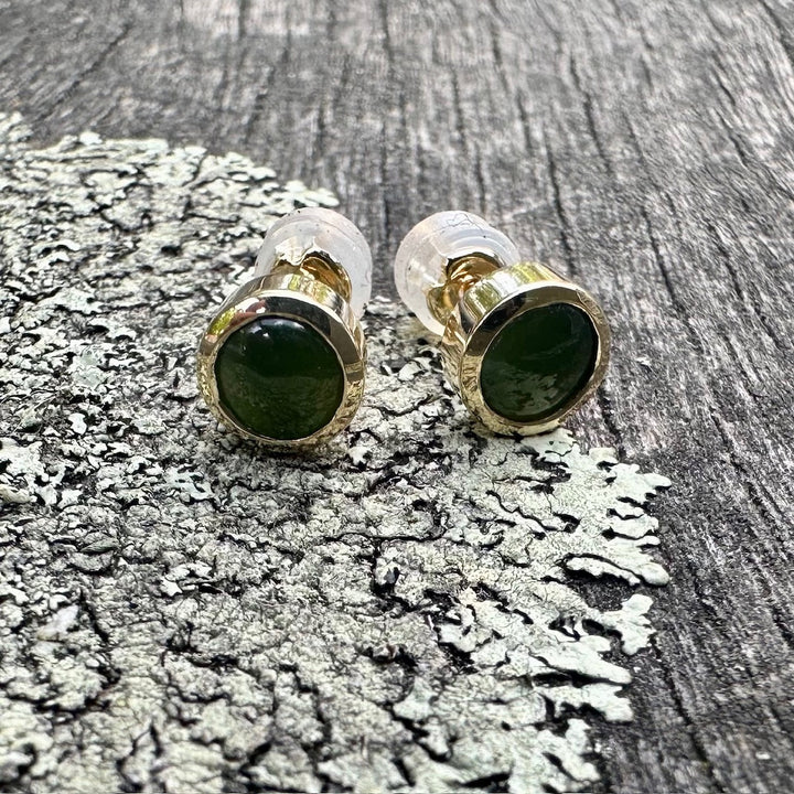 9 ct gold 5mm greenstone studs