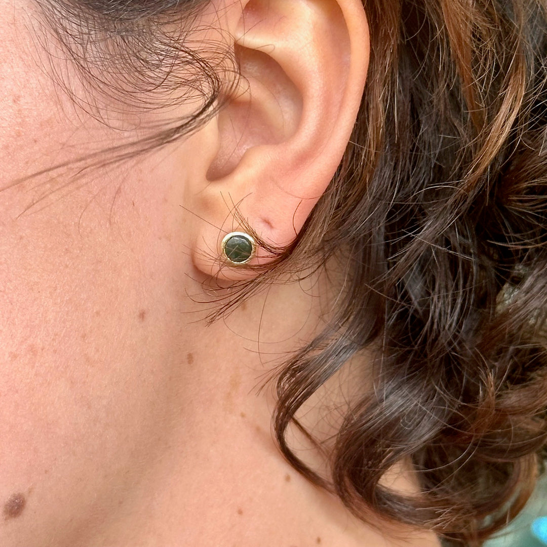 9 ct gold 5mm greenstone studs