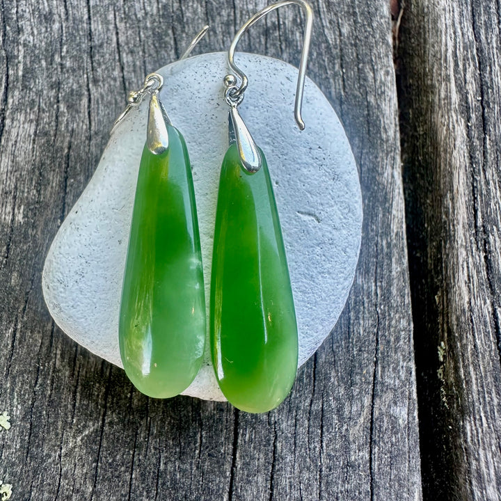 Small kahurangi greenstone earrings