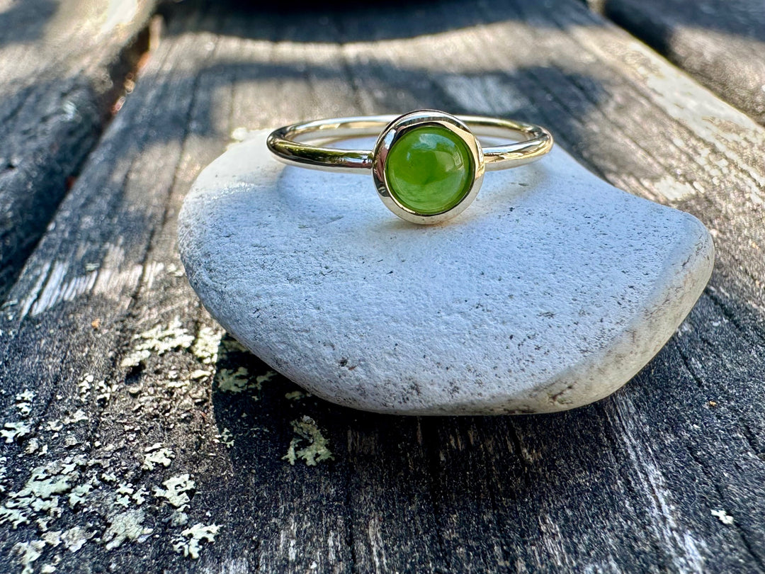9ct yellow gold  pepe pounamu ring