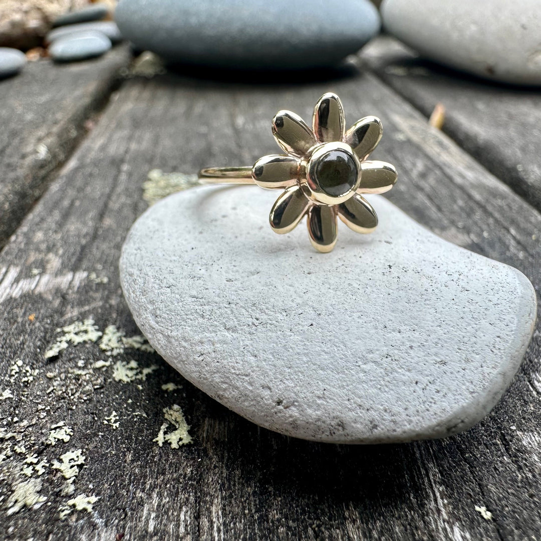 9 carat gold puāwai ring