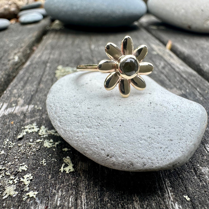 9 carat gold puāwai ring