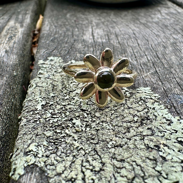 9 carat gold puāwai ring