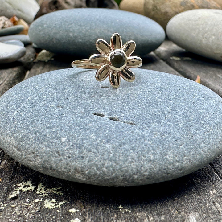9 carat gold puāwai ring