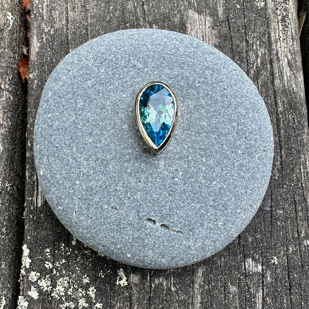 5.95 ct Blue topaz slider pendant in 9 ct yellow gold