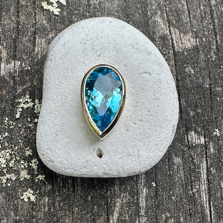 5.95 ct Blue topaz slider pendant in 9 ct yellow gold