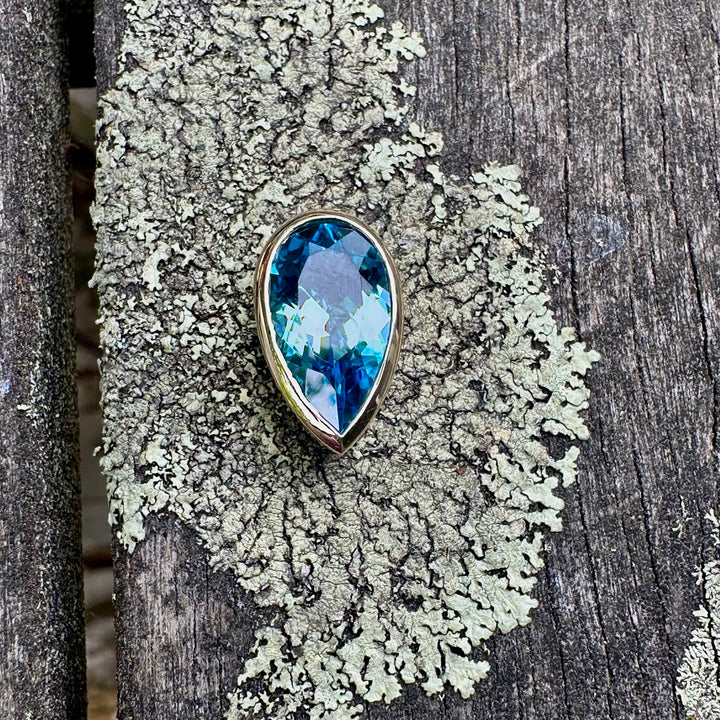 5.95 ct Blue topaz slider pendant in 9 ct yellow gold