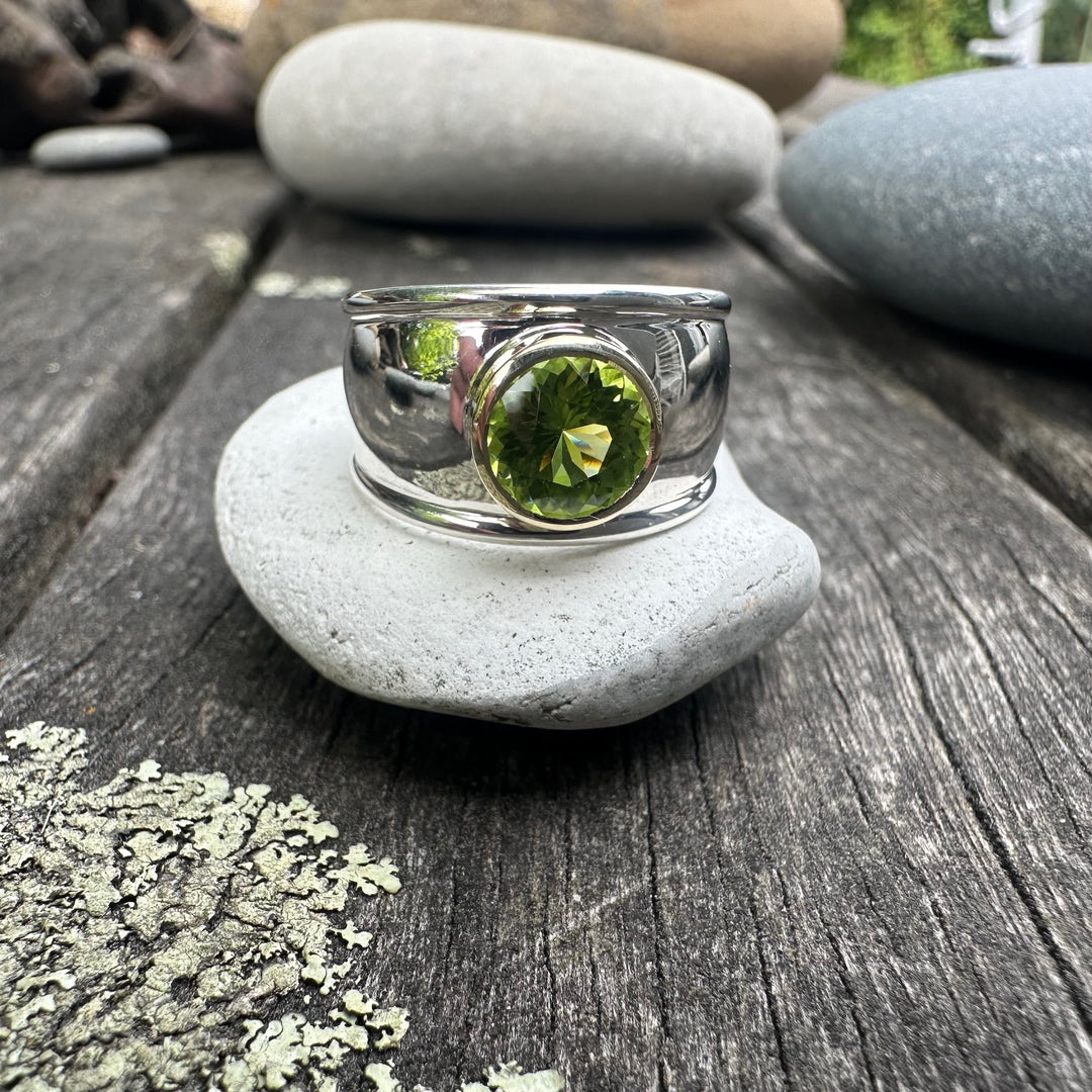 Brilliant cut peridot Bella ring