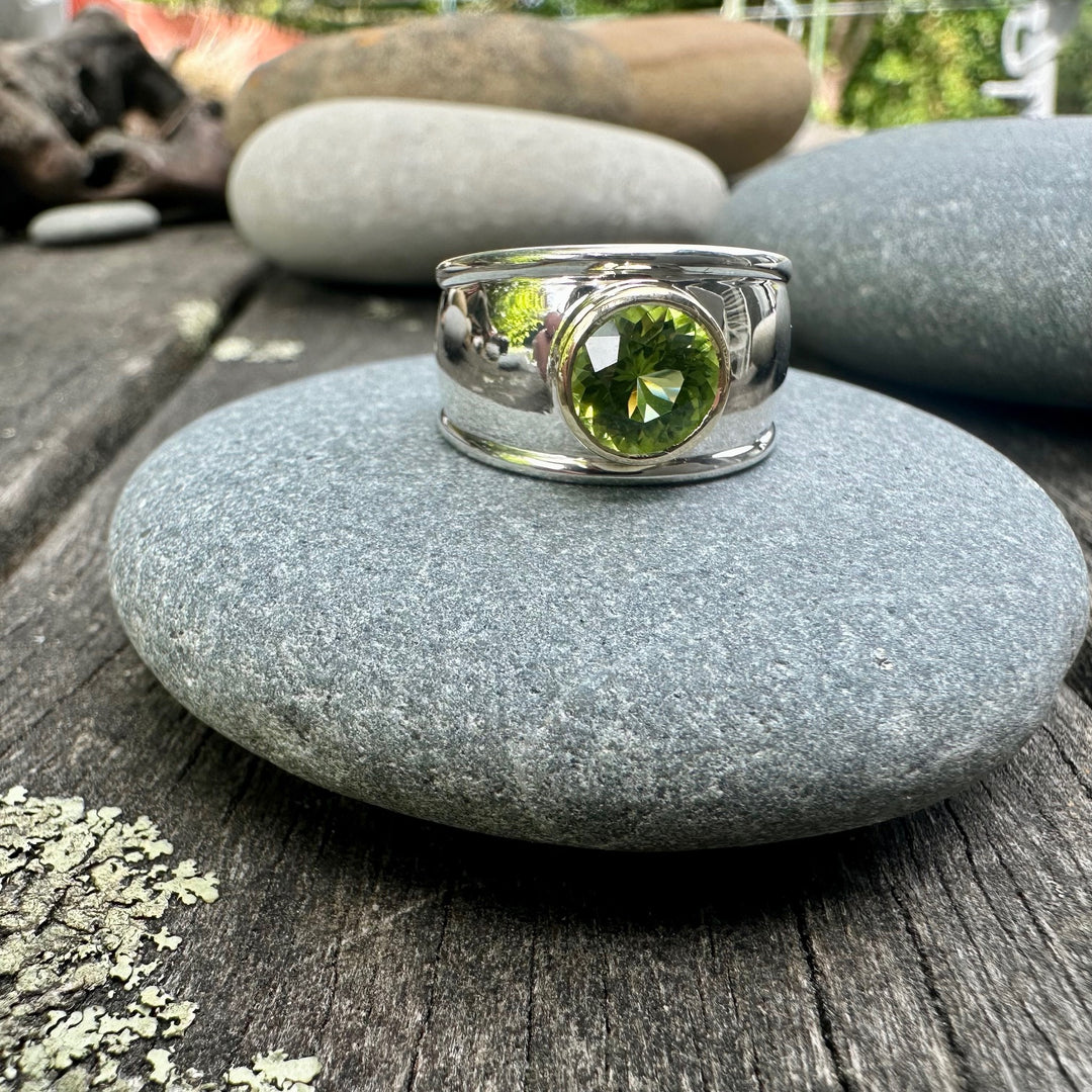 Brilliant cut peridot Bella ring
