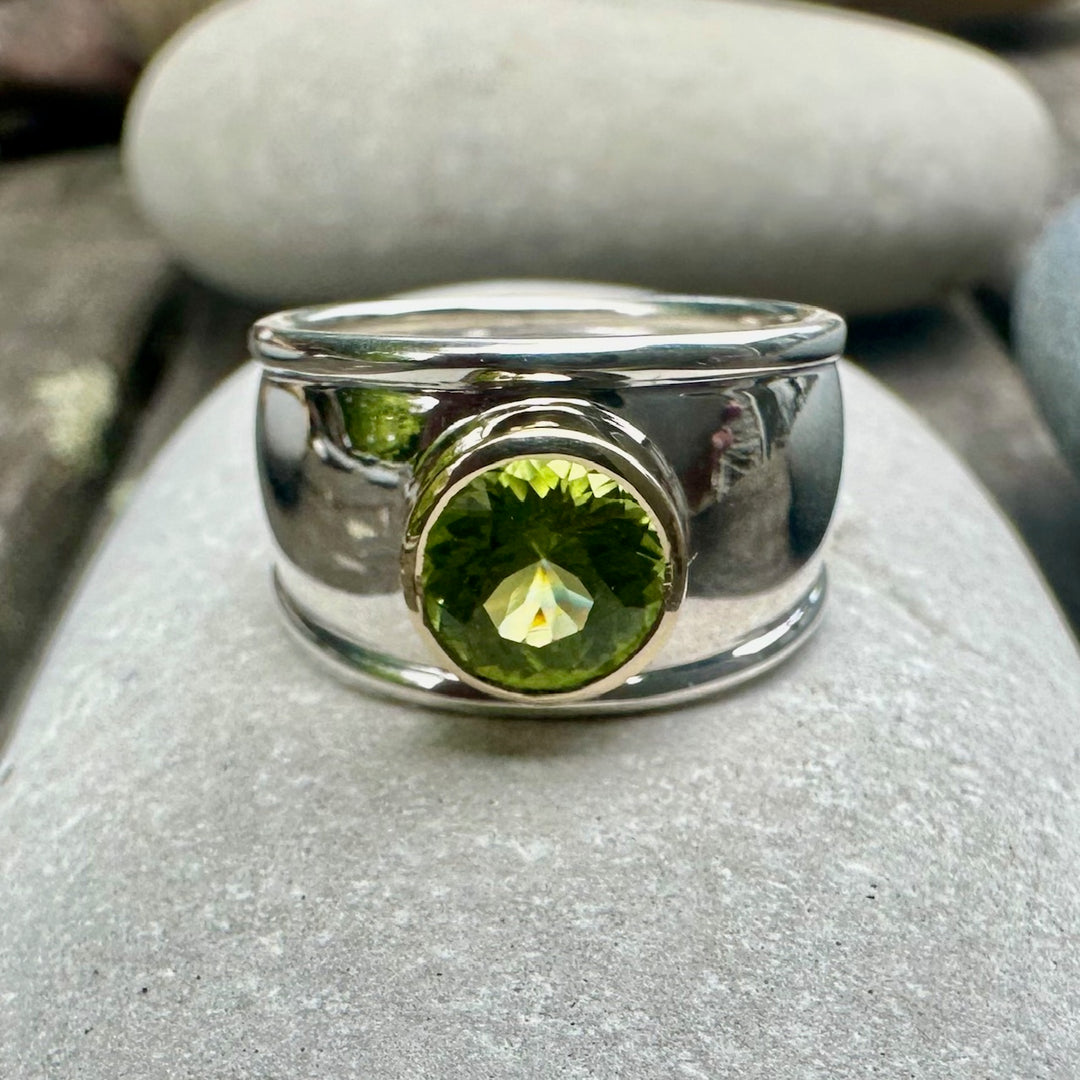 Brilliant cut peridot Bella ring