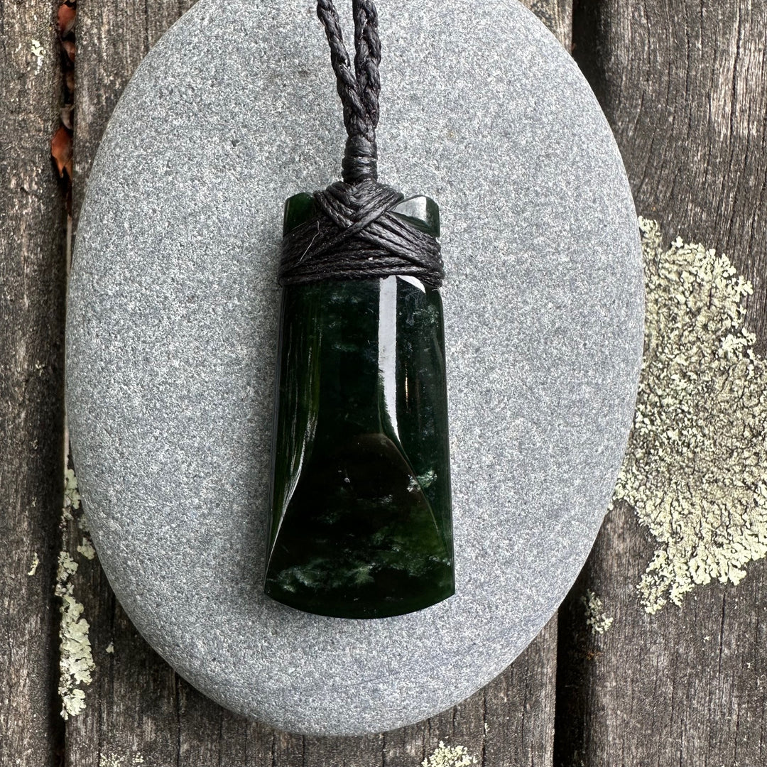Medium dark NZ greenstone toki