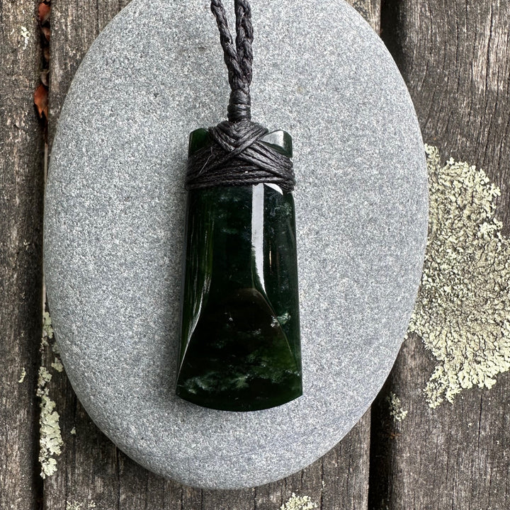 Medium dark NZ greenstone toki