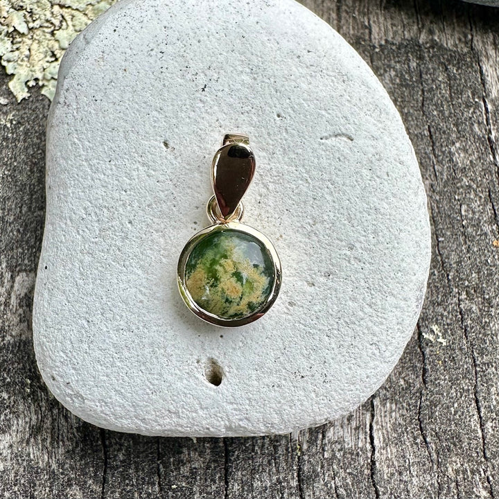 9 ct 7mm New Zealand greenstone pendant