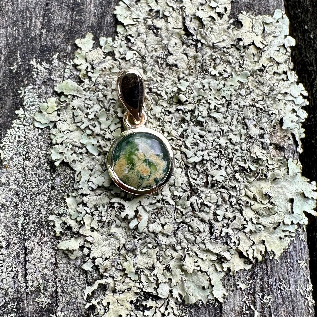 9 ct 7mm New Zealand greenstone pendant