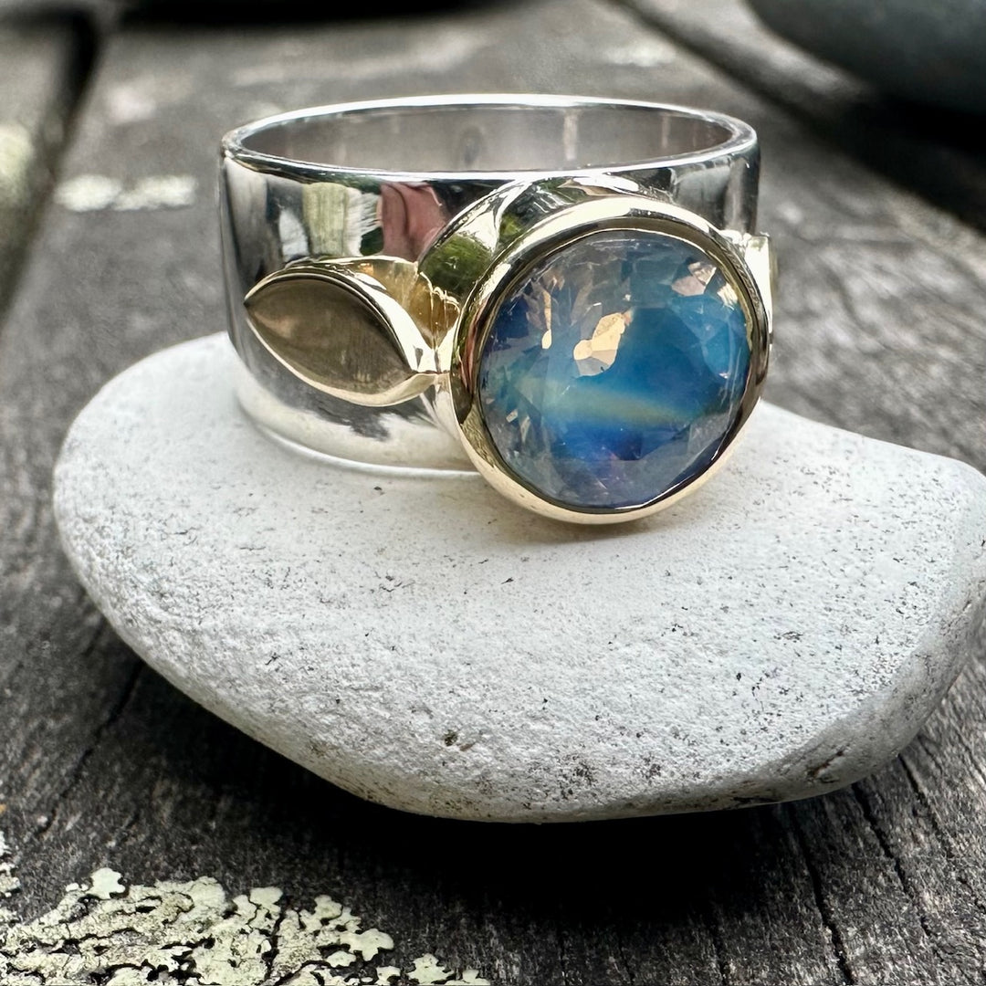 Faceted moonstone Amore ring