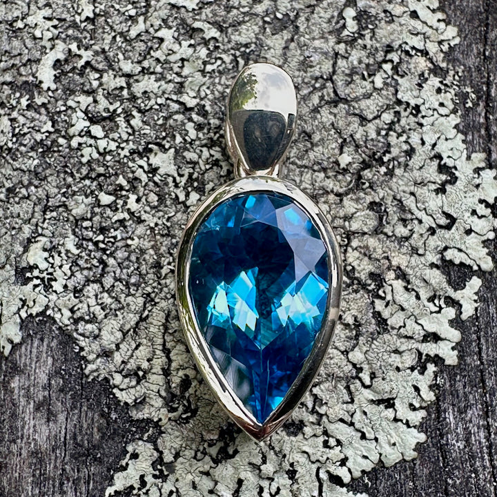 5.9ct Swiss Blue topaz pendant