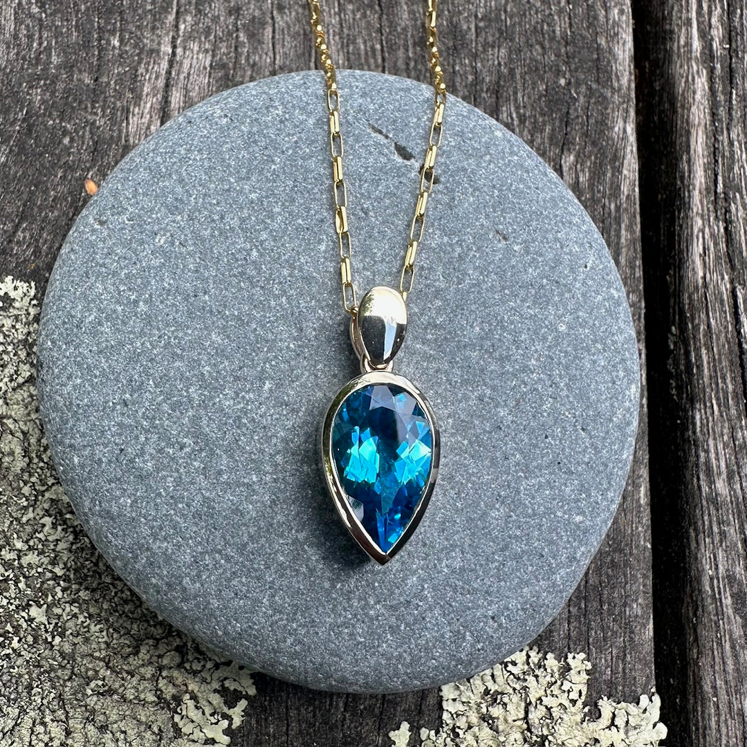 5.9ct Swiss Blue topaz pendant