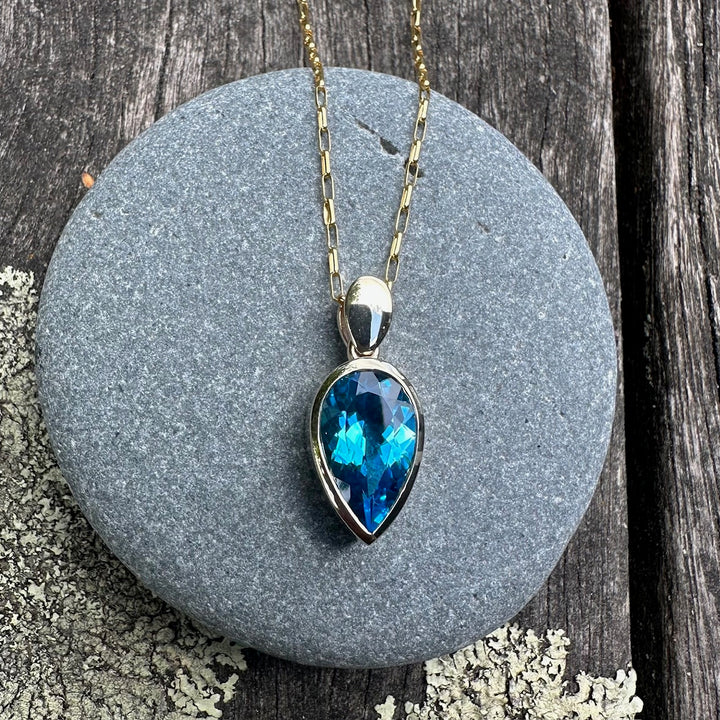 5.9ct Swiss Blue topaz pendant