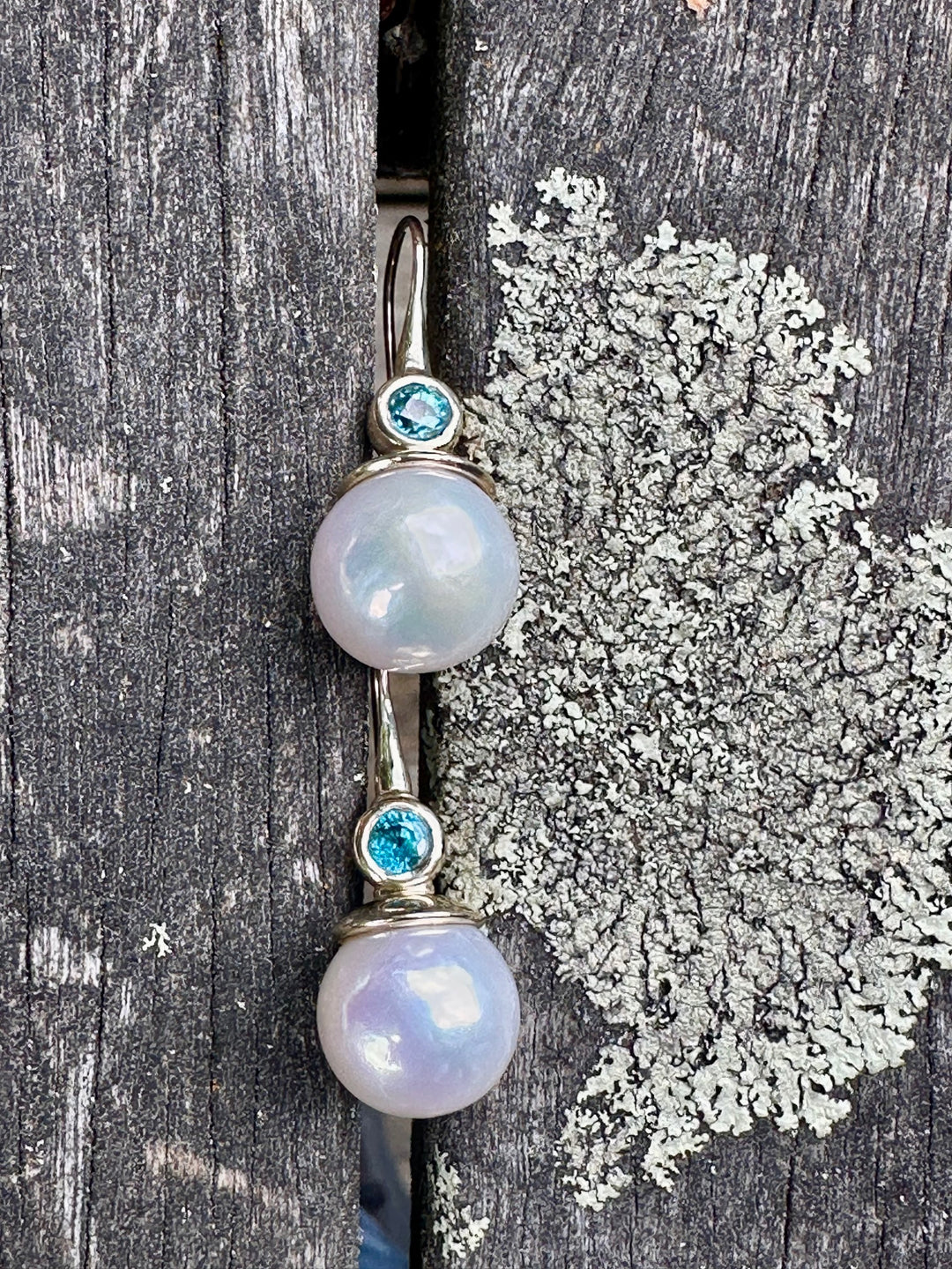 Zircon & freshwater pearl earrings