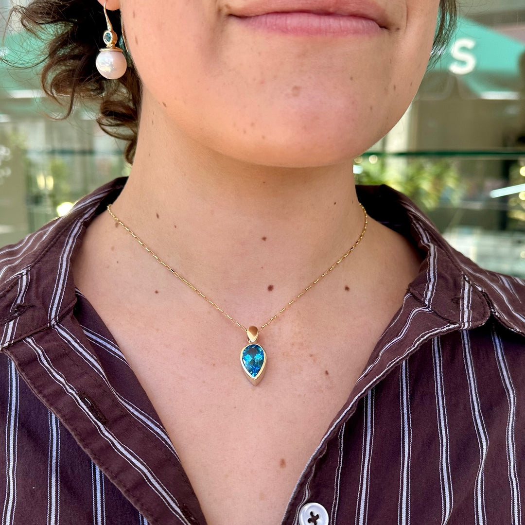 5.9ct Swiss Blue topaz pendant