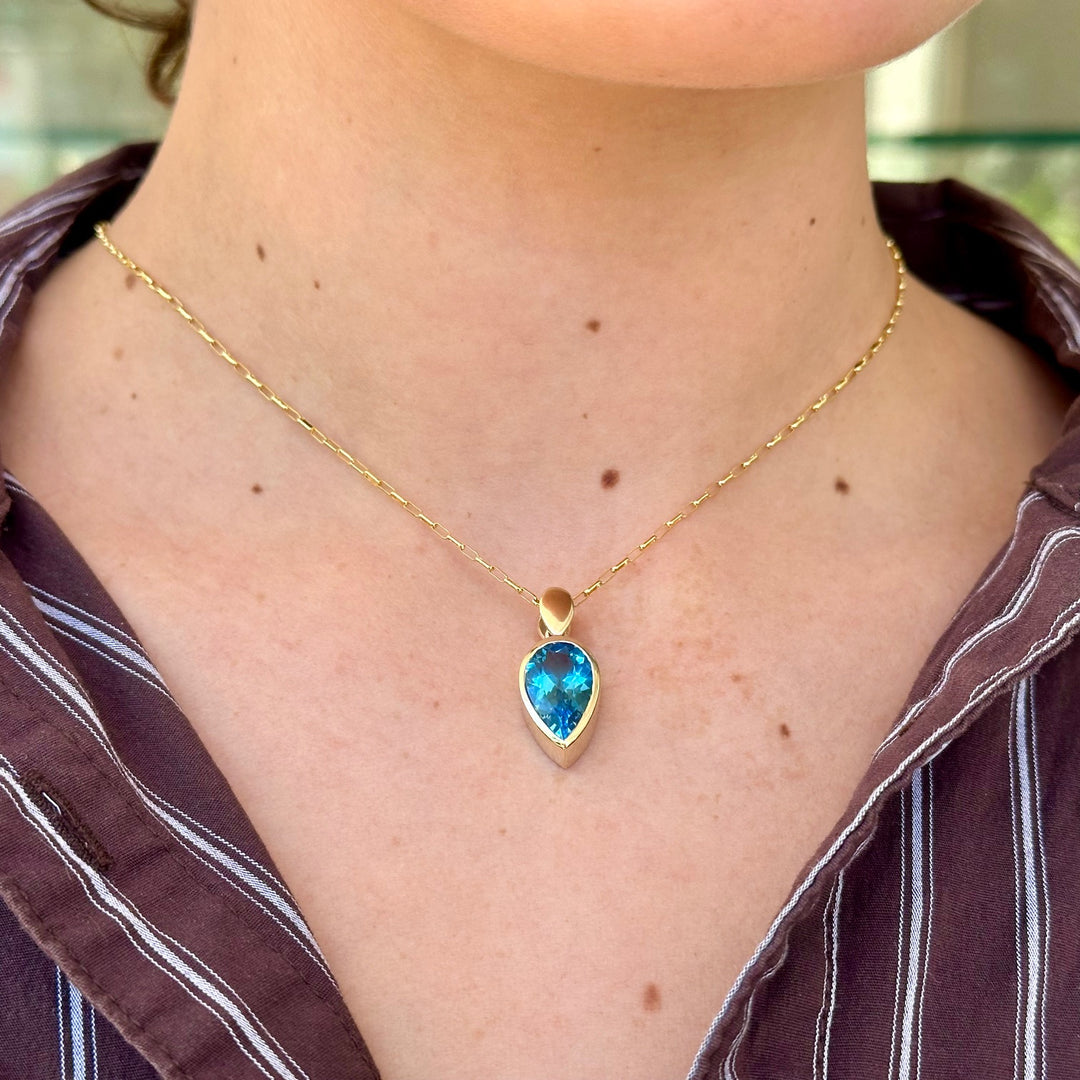 5.9ct Swiss Blue topaz pendant