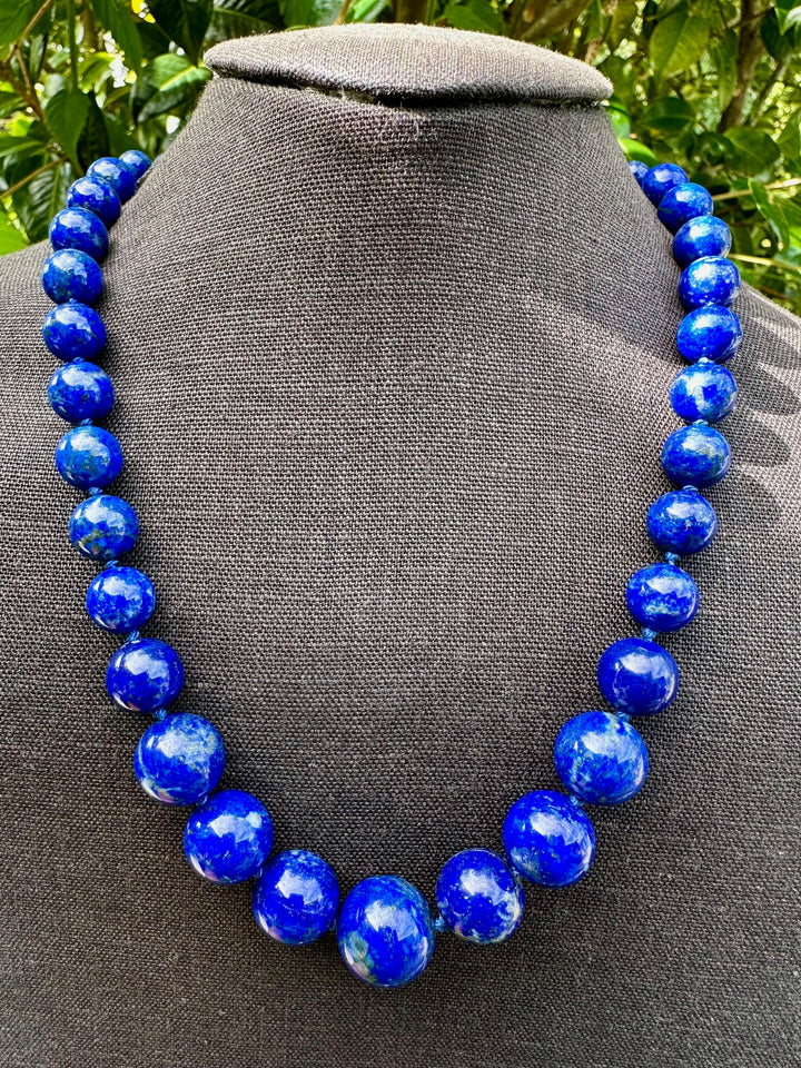 Knotted& graduated lap[is lazuli necklace