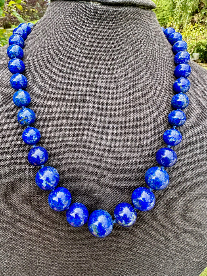Knotted& graduated lap[is lazuli necklace