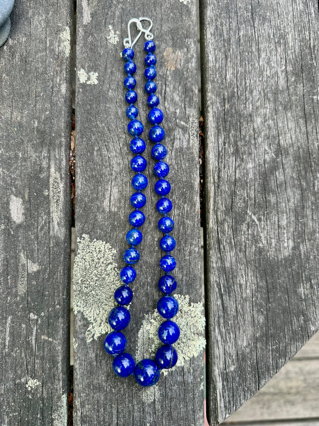 Knotted& graduated lap[is lazuli necklace