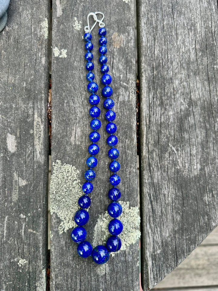 Knotted& graduated lap[is lazuli necklace