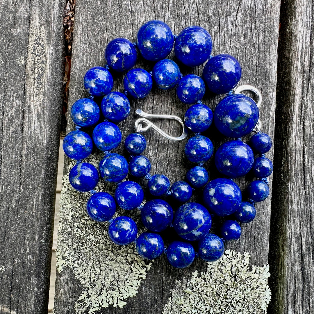 Knotted& graduated lap[is lazuli necklace