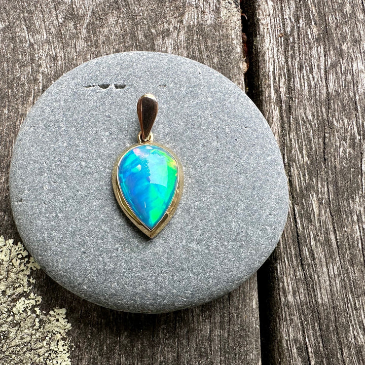 5.36 Ethiopian opal pendant in 9ct yellow gold