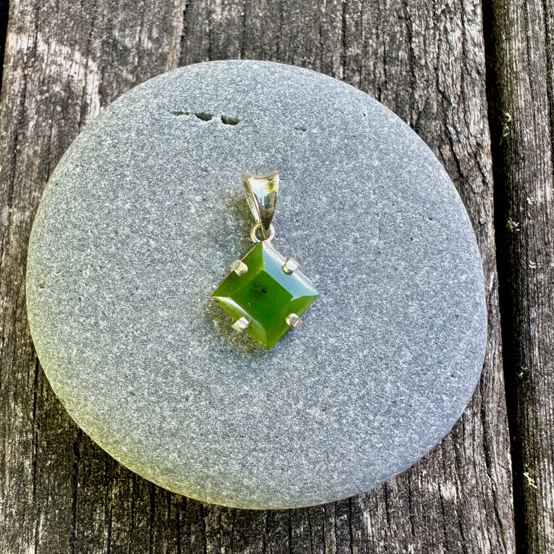Sterling silver New Zealand greenstone pendant