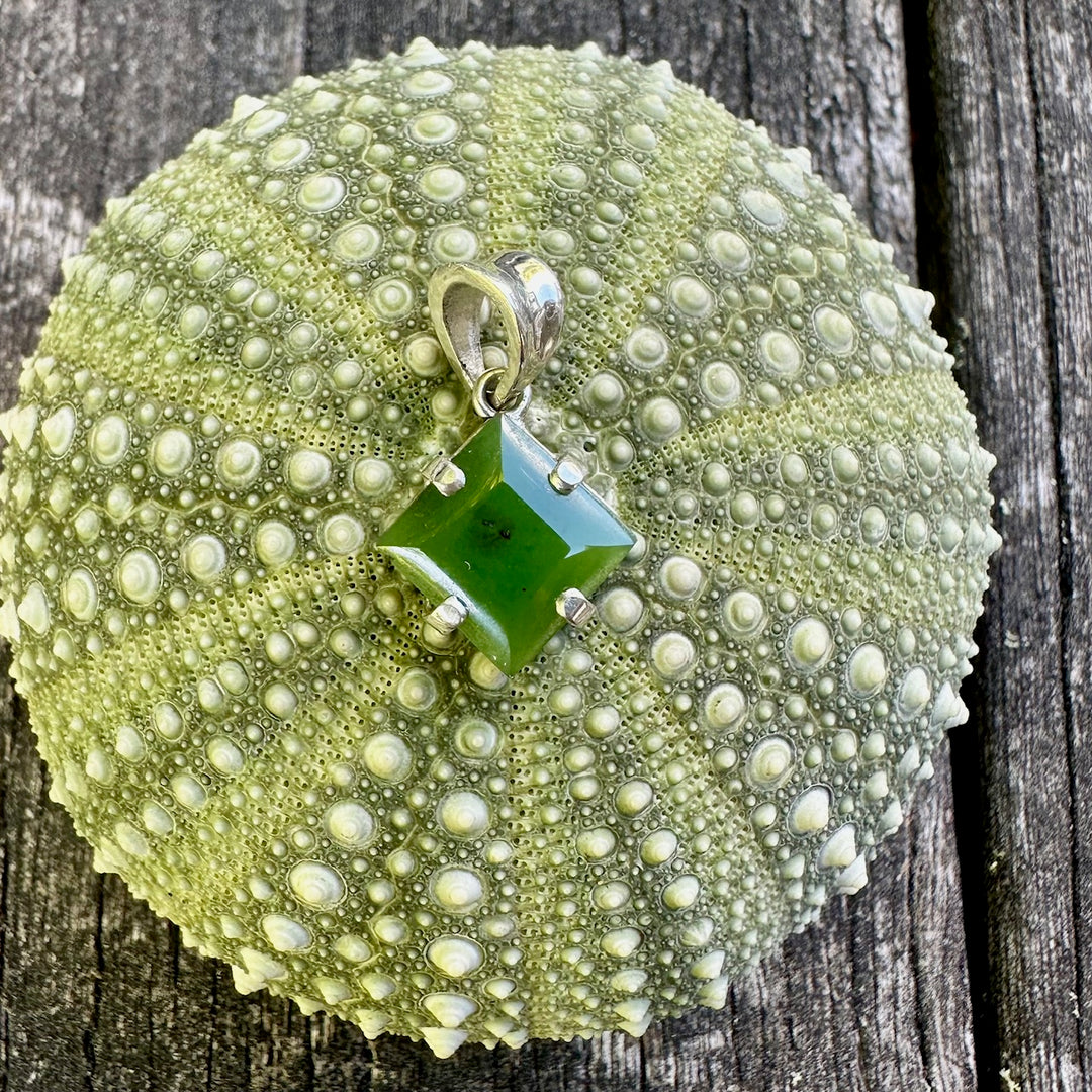 Sterling silver New Zealand greenstone pendant
