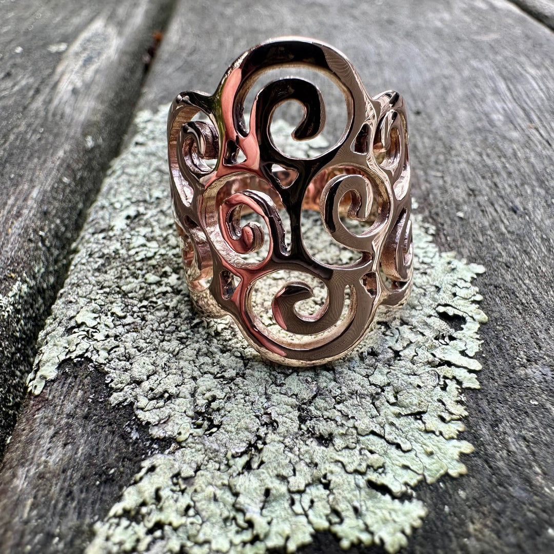 Koru swirl ring in 9 carat rose gold