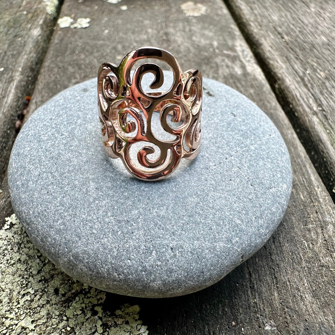 Koru swirl ring in 9 carat rose gold