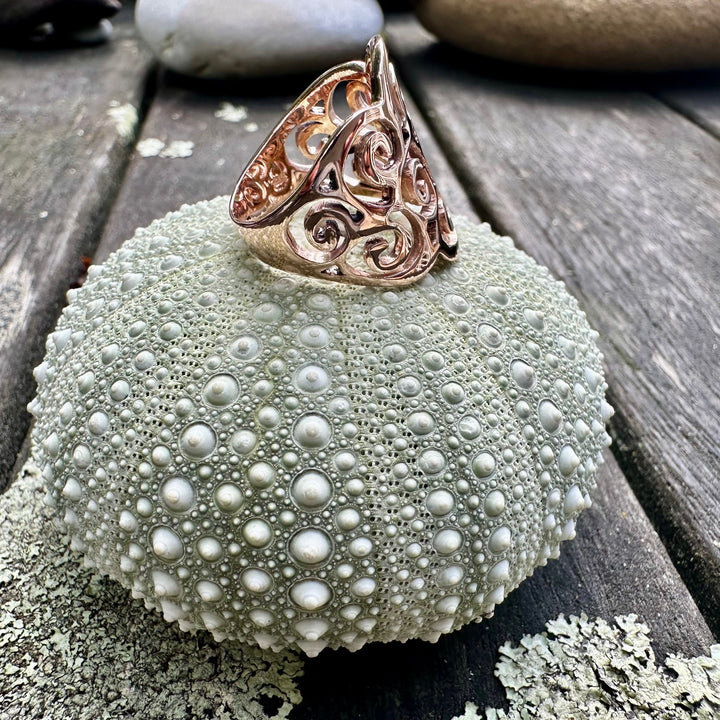 Koru swirl ring in 9 carat rose gold