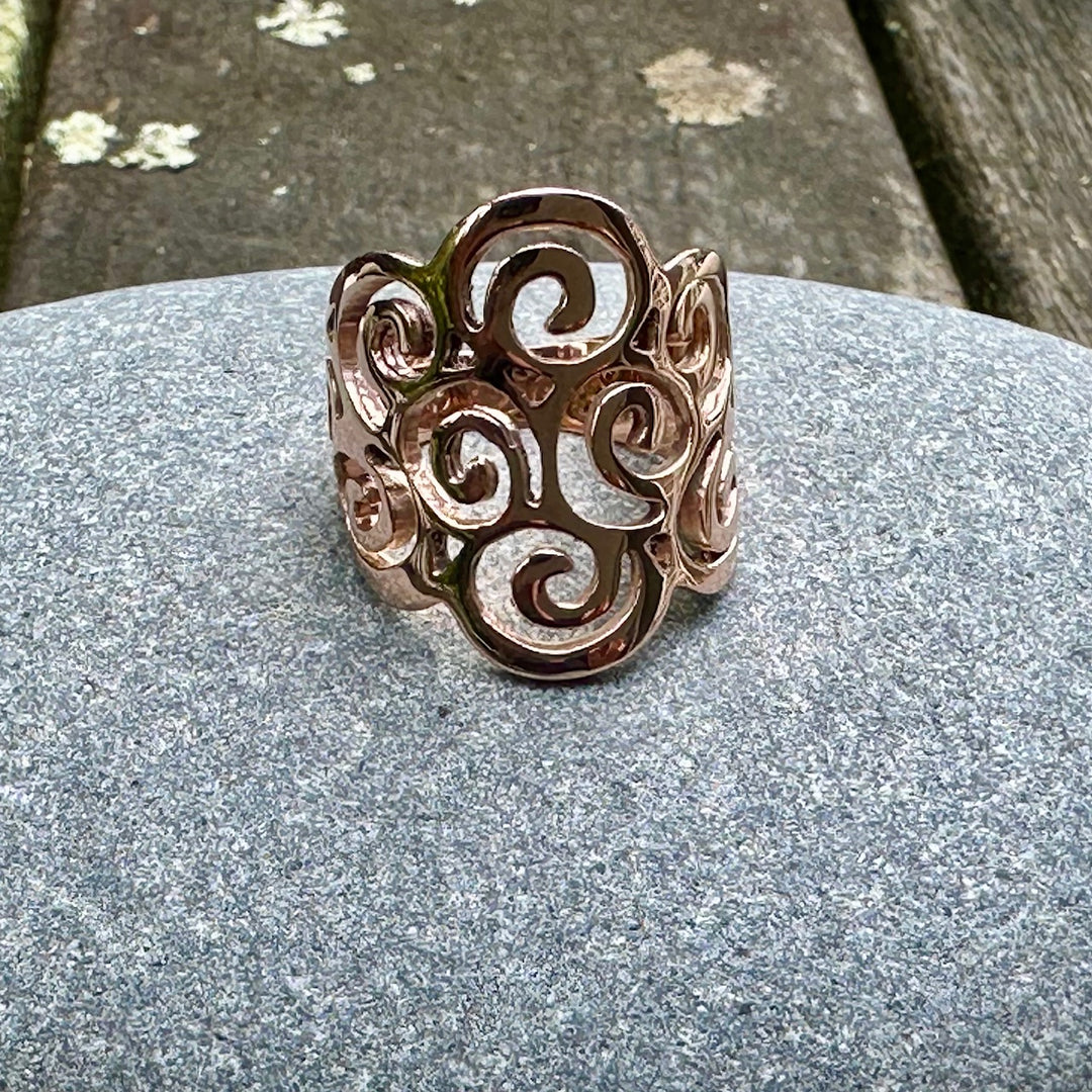 Koru swirl ring in 9 carat rose gold