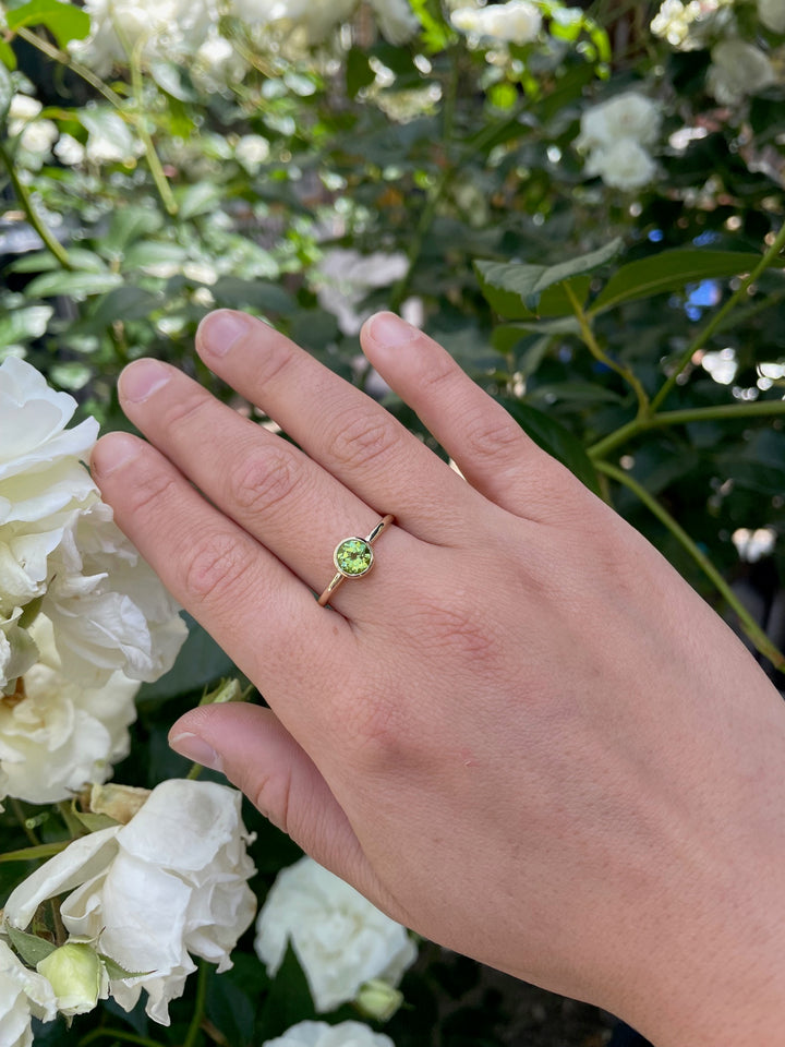 Pepe (small) peridot ring in 9 ct gold